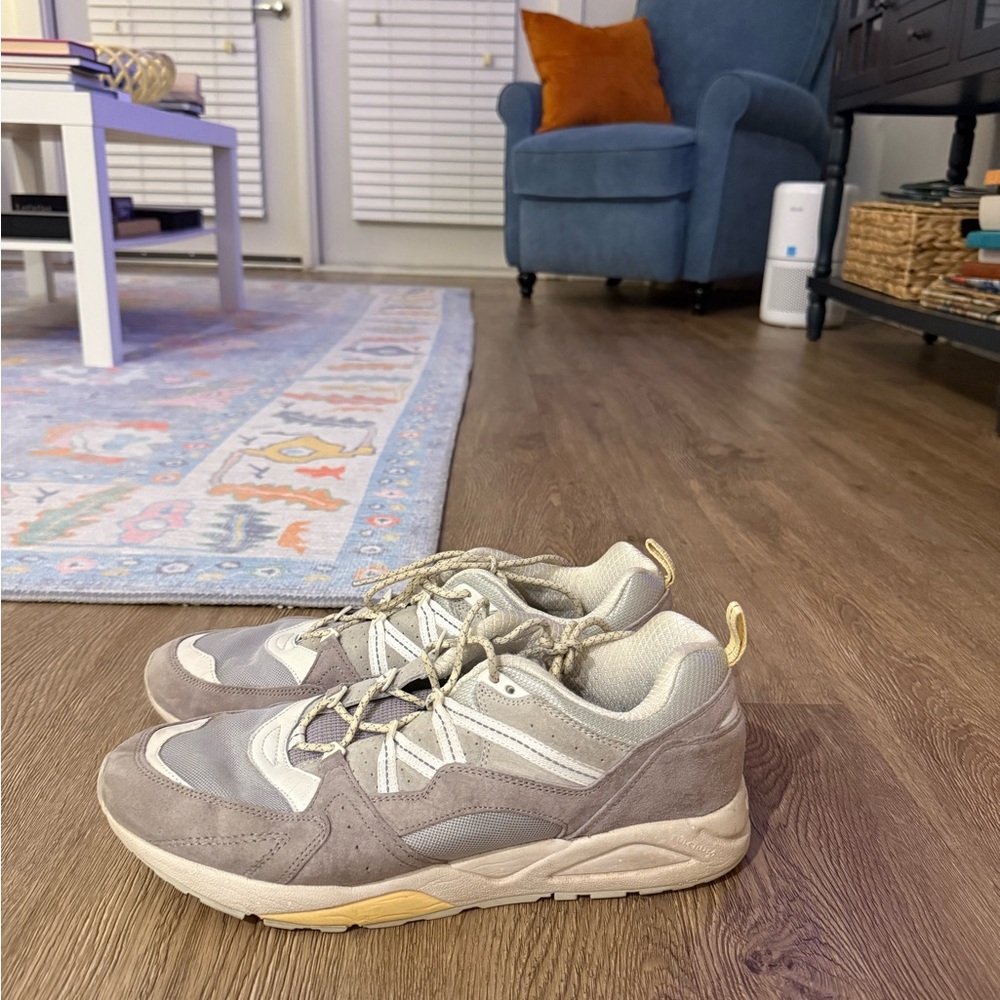 Men's Kahru Gray and Cream Sneakers